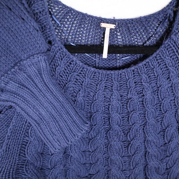 Free People Dreamers Cable Knit Cropped Sweater Women's XS Navy Blue - Picture 3 of 5
